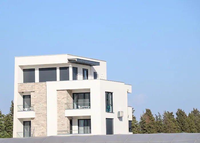 Manora